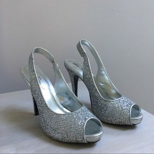 Lulu Townsend 7.5 Silver Sequin 4 inch heel