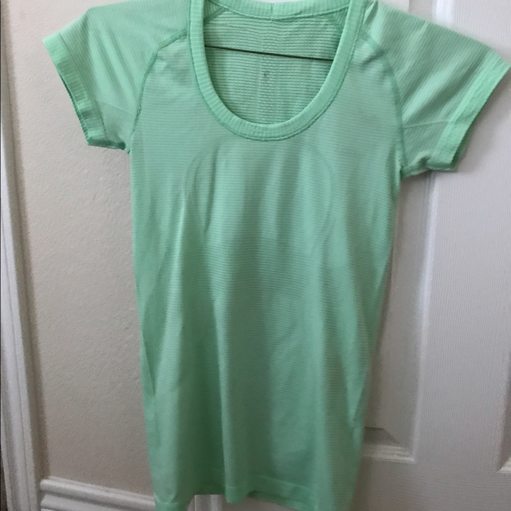 Lululemon Green Swiftly Scoop Neck size 4