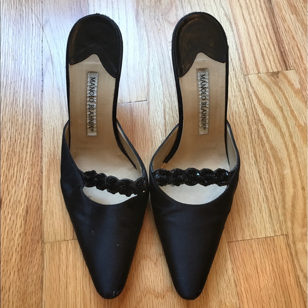 Manolo Blahnik black pointed toe heels