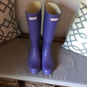 Size 10 tall Hunter rain boots in purple lilac
