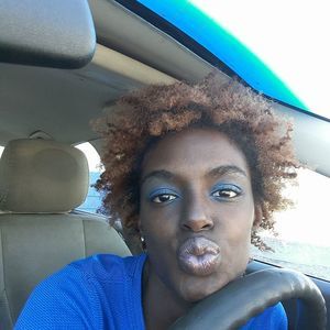 Meet your Posher, Olivia