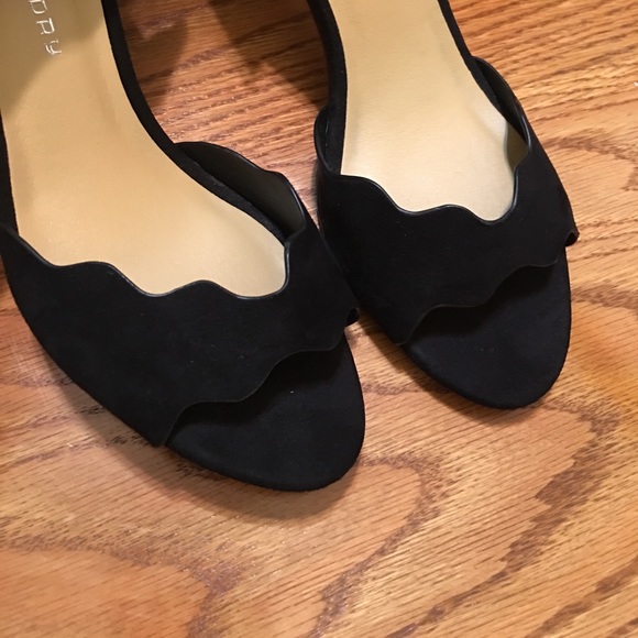 CL by laundry Scalloped Suede Heels - Picture 4 of 4