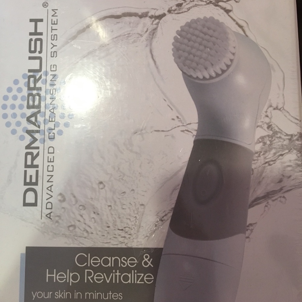 DERMABRUSH advanced cleansing system