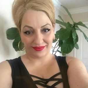 Meet your Posher, Ofelia