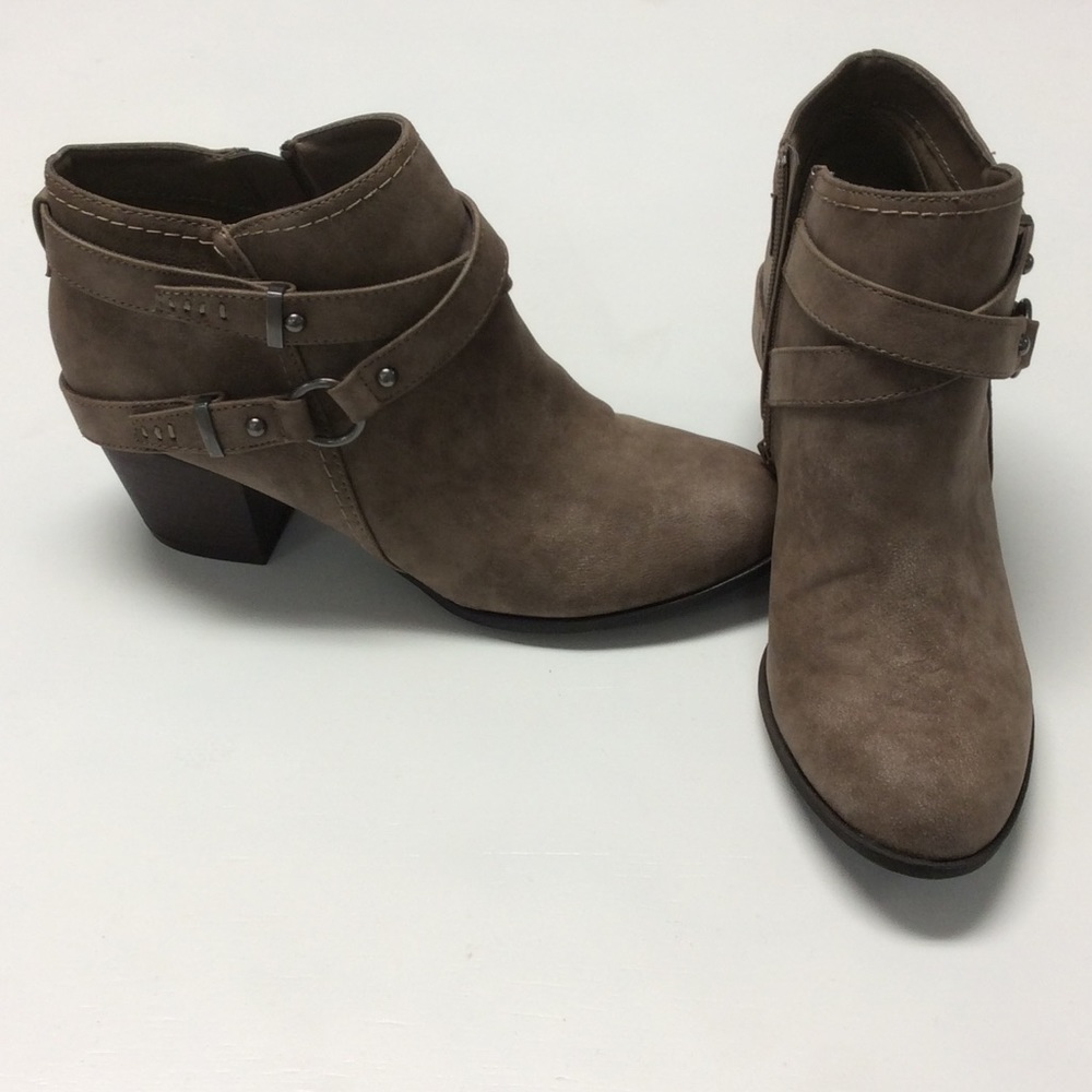 Indigo Rd. Women's Size 9 heeled booties. Like new