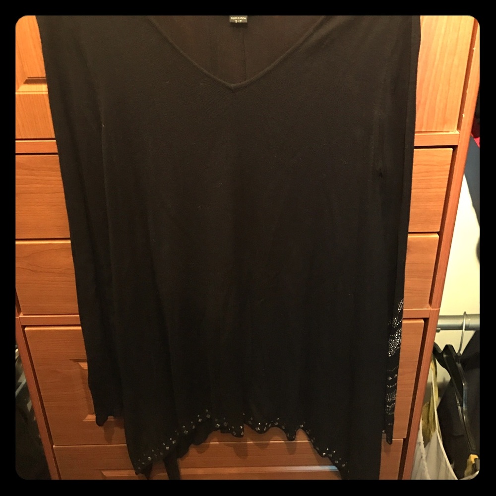 Beautiful light weight flowy top- pic doesn't do