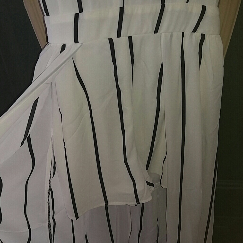 ~Only 1 Med left~Lovely jumpsuit - Picture 6 of 8