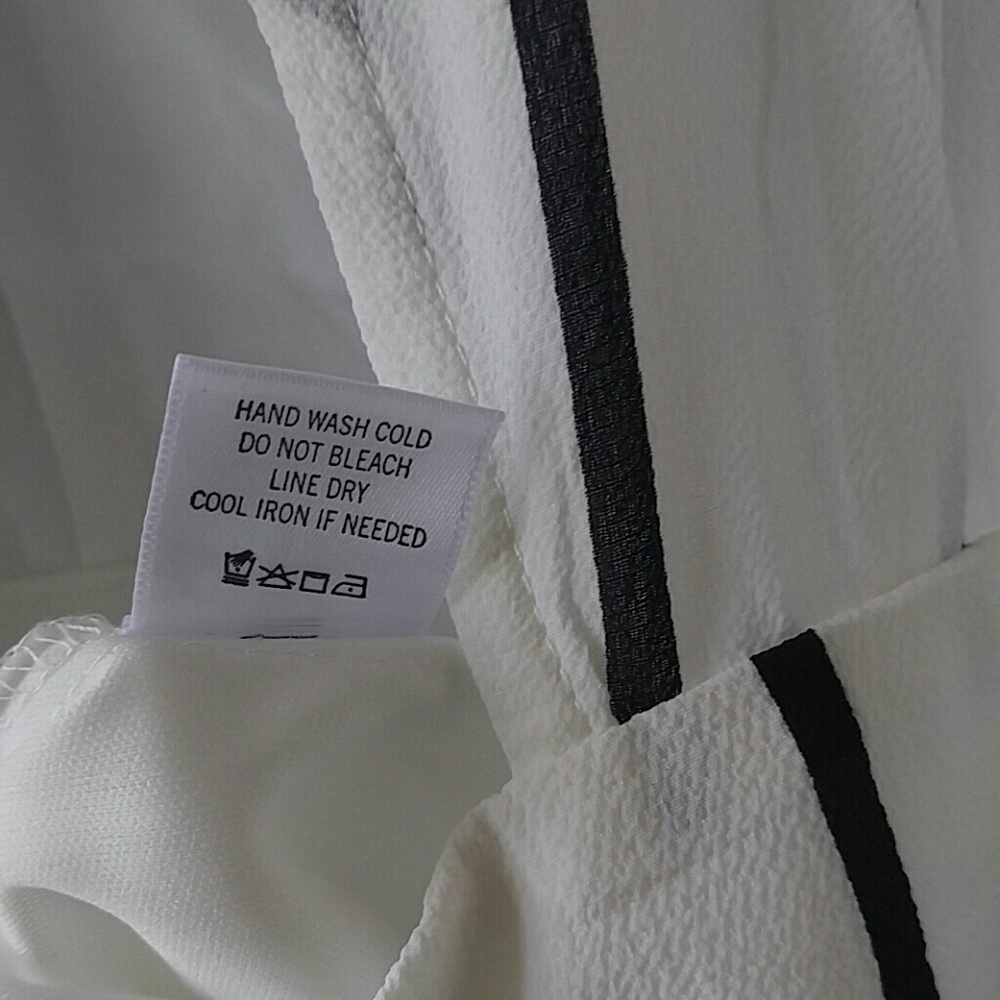 ~Only 1 Med left~Lovely jumpsuit - Picture 8 of 8