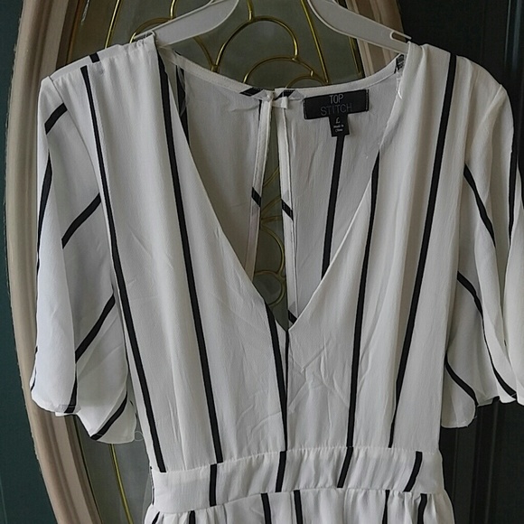 ~Only 1 Med left~Lovely jumpsuit - Picture 5 of 8