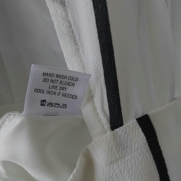 ~Only 1 Med left~Lovely jumpsuit - Picture 8 of 8