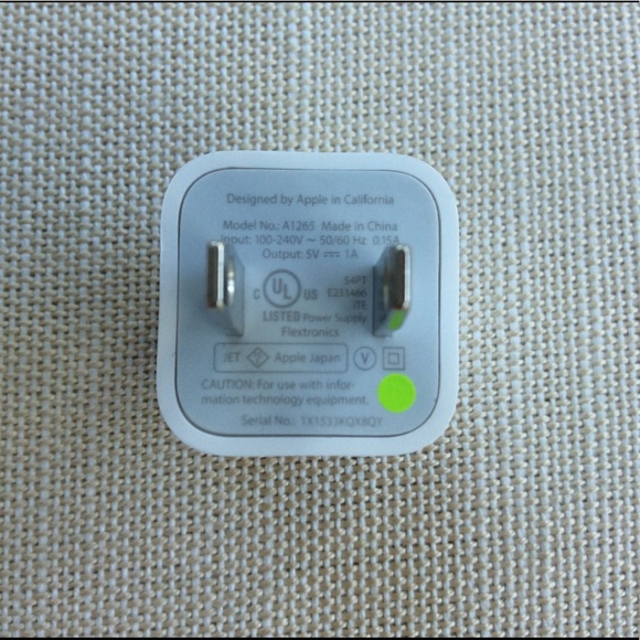 Apple 5W USB Power Adapter (Gift with Purchase) - Picture 2 of 4