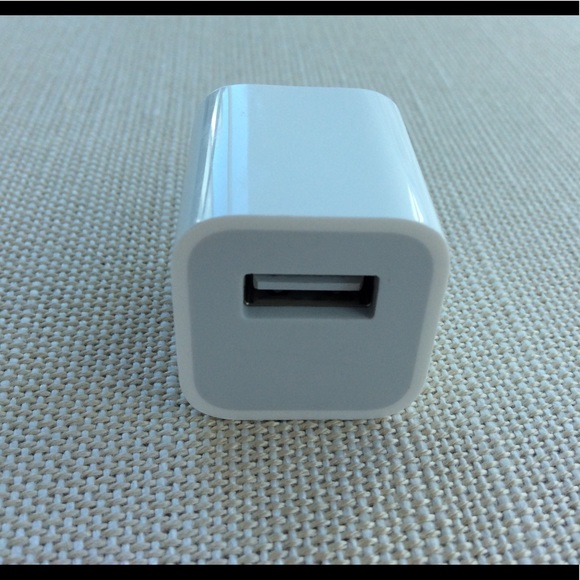 Apple 5W USB Power Adapter (Gift with Purchase) - Picture 3 of 4