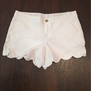 Size 4 white Lilly Pulitzer buttercup shorts!!