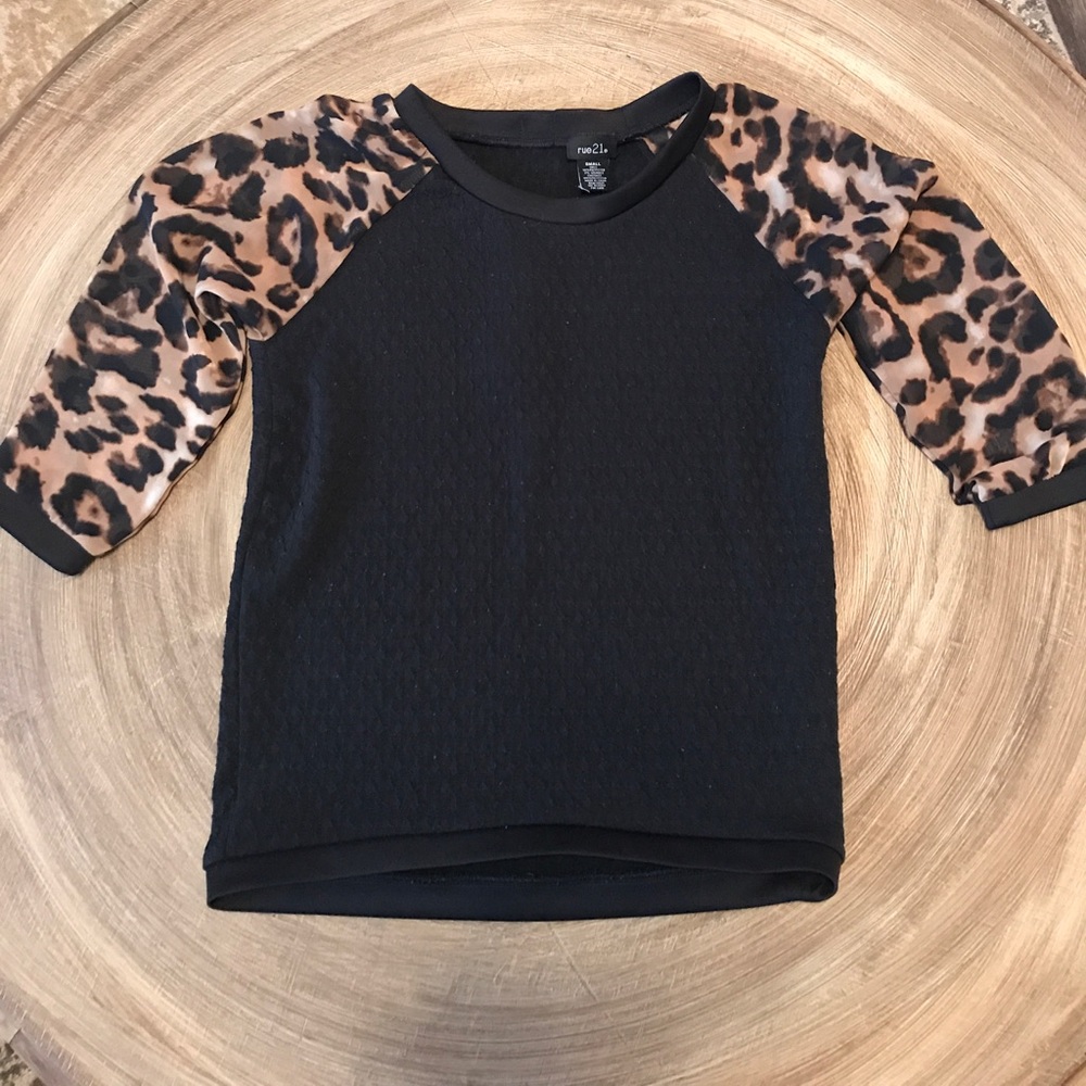 Sheer, Cheetah Print sleeve. Black 3/4 Sleeve.