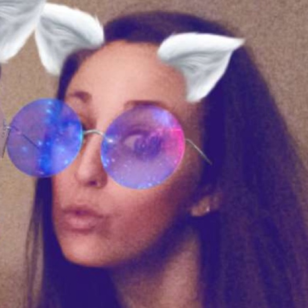 Meet your Posher, Caroline