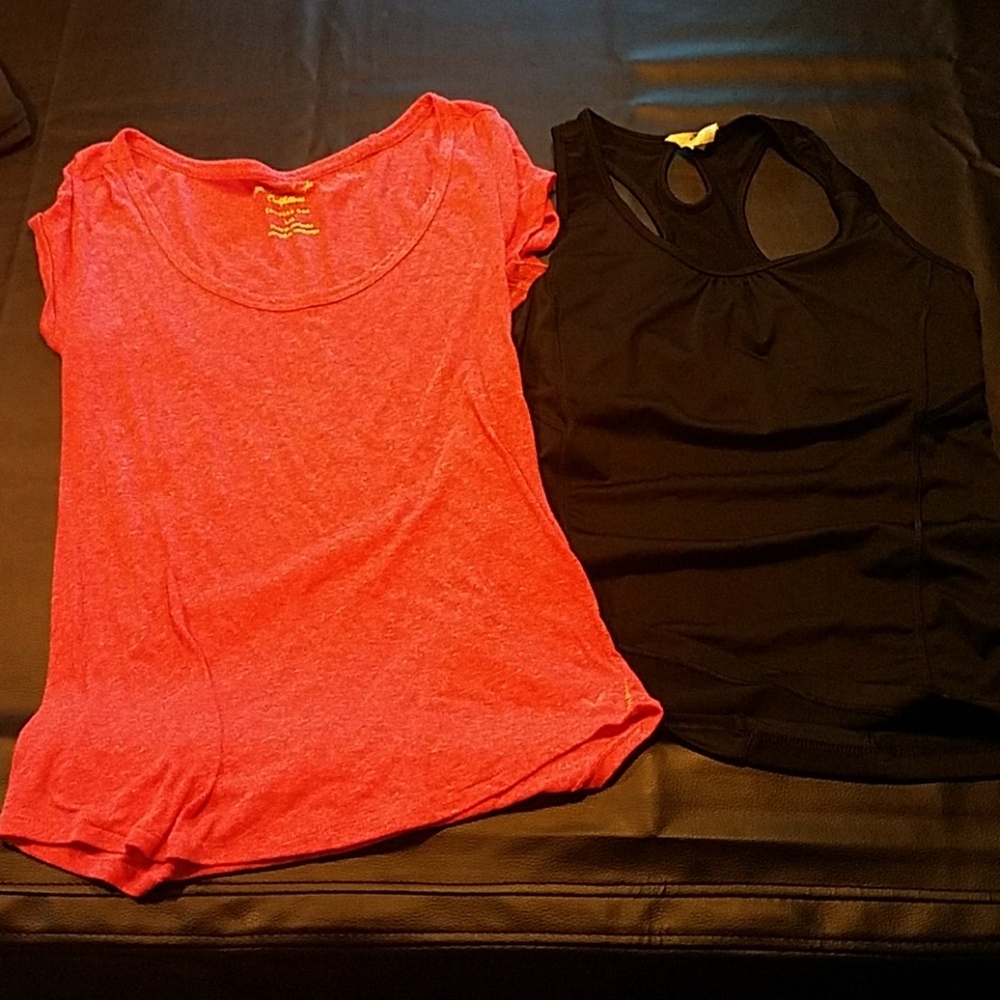 2 tops size large and tank is a medium