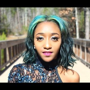 Meet your Posher, Denicia