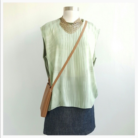 Tahari Two toned green sleeveless blouse - Picture 3 of 5