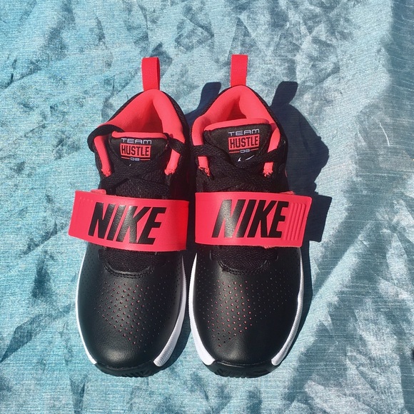 Nike girls shoes!! - Picture 2 of 5