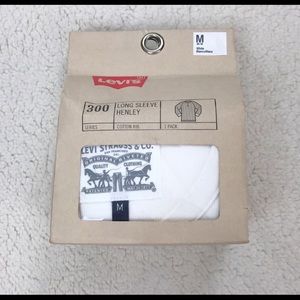 Levi's 300 series Henley in white. M