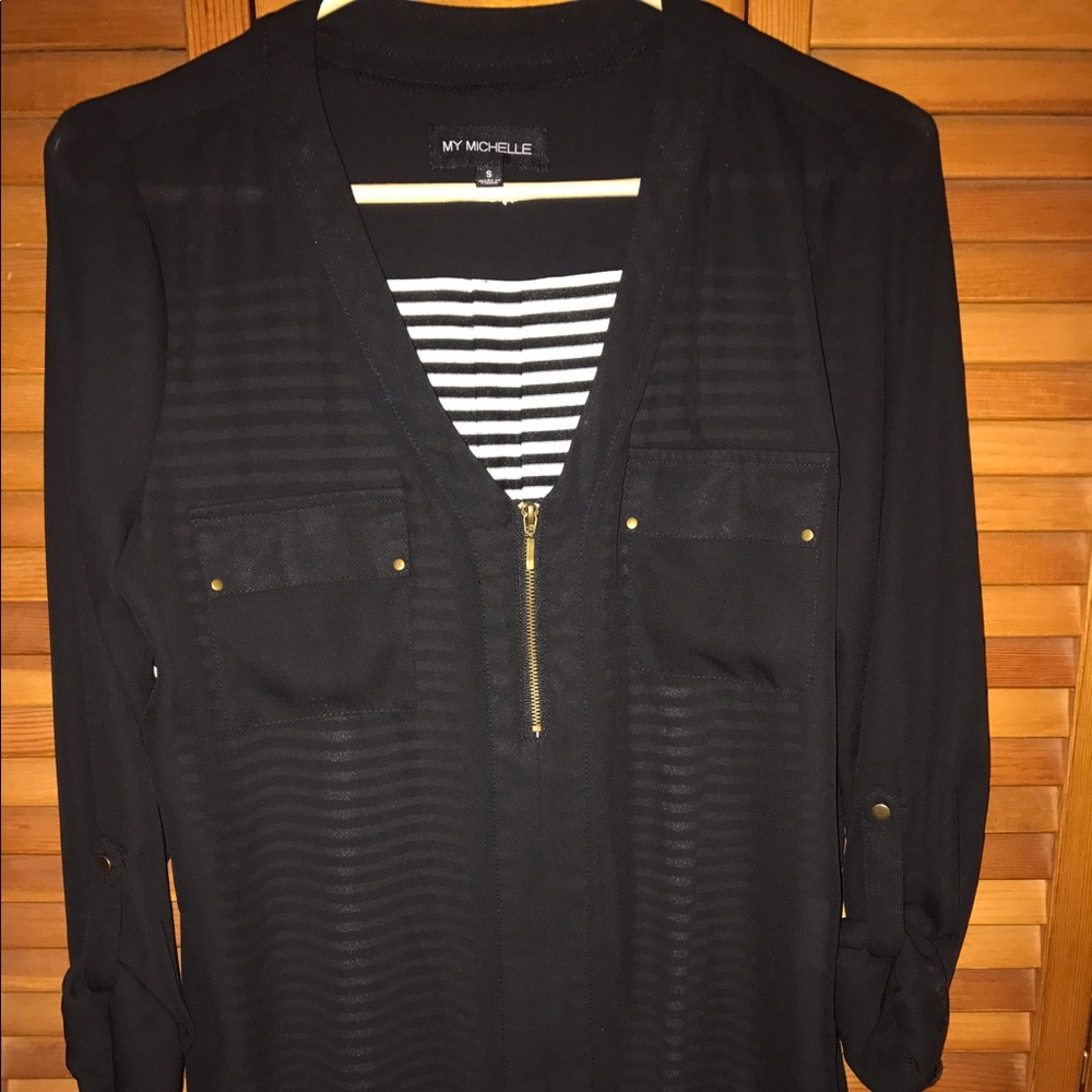 New. Never worn. Size small fits medium