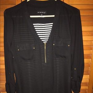 New. Never worn. Size small fits medium