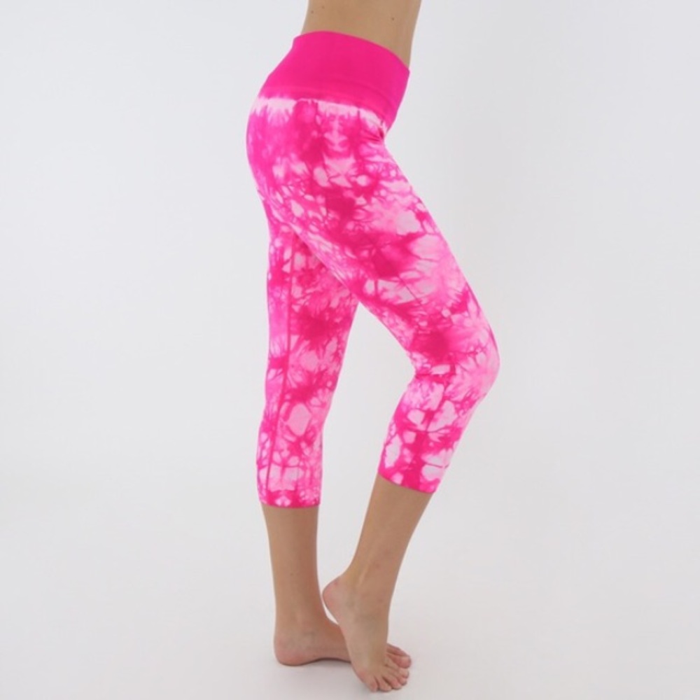Electric yoga capri .