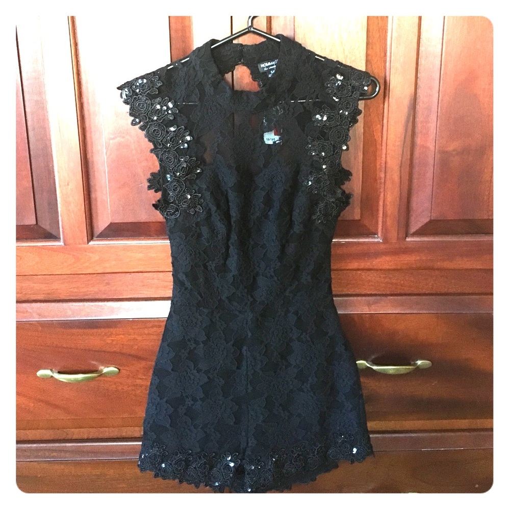 BACKLESS LACE AND SEQUINED BLACK ROMPER