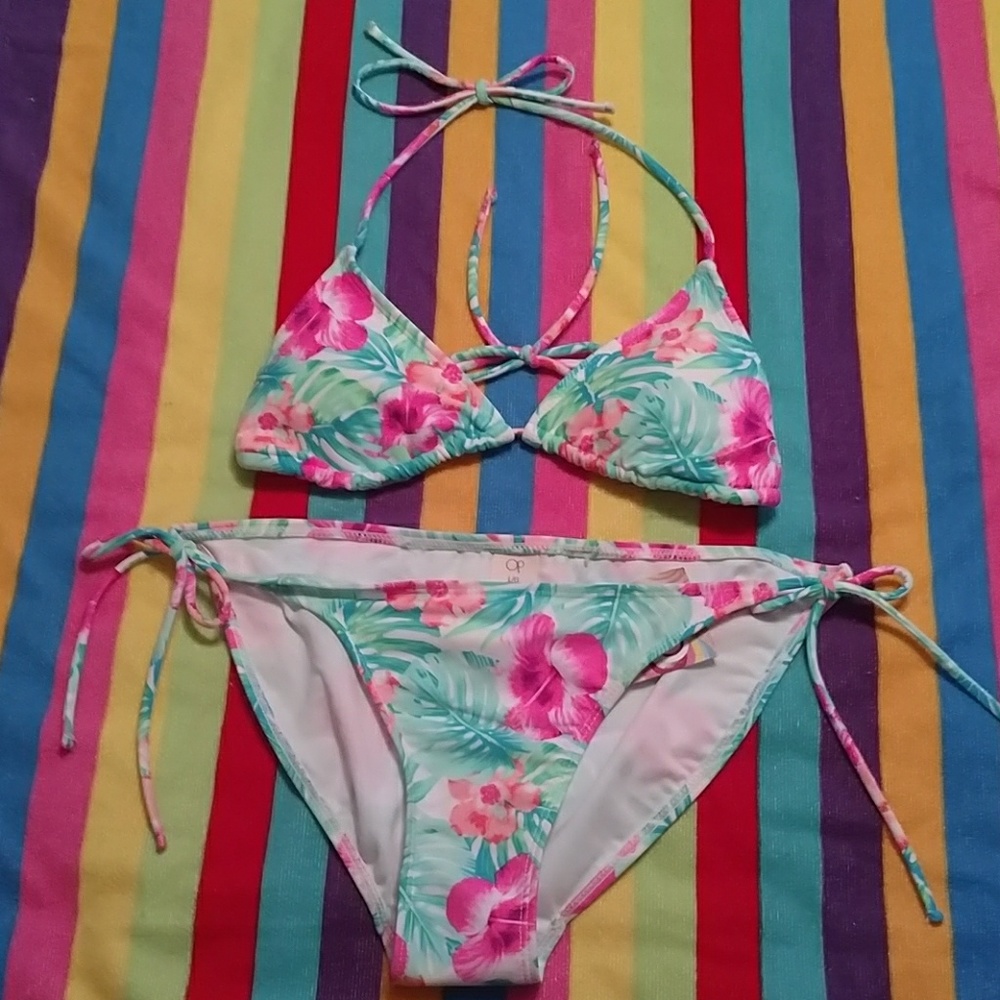 TWO PIECE BIKINI SIZE M-Top L-Bottom