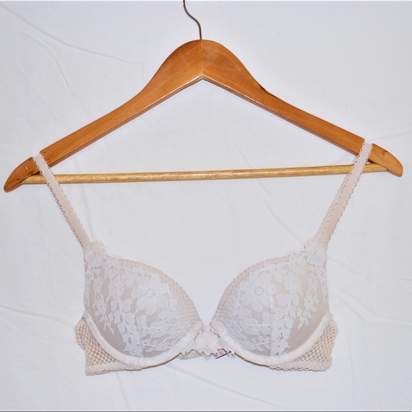 Victoria's Secret Other - Victoria's Secret Cream Lace Push-Up Bra 32B