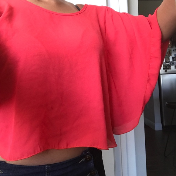 🌸FLOWY CROP TOP🌸 - Picture 2 of 3