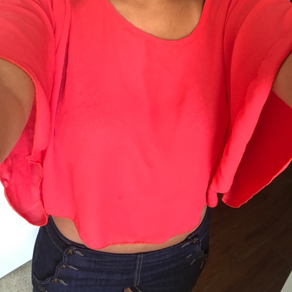 🌸FLOWY CROP TOP🌸 - Picture 3 of 3