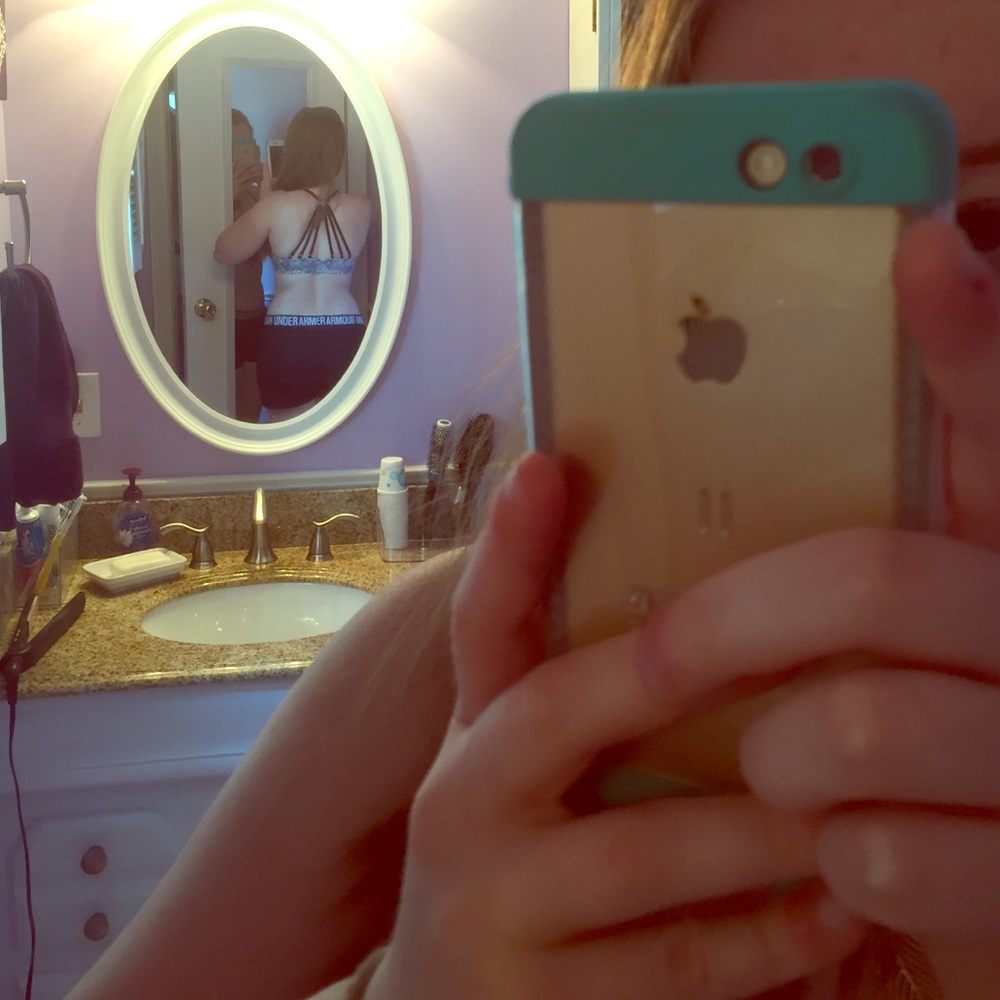 VS bombshell bra! Front clasp, strappy back!