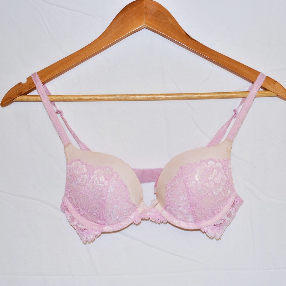 ❤️SOLD❤️ Victoria's Secret Cream Pink Lace Bra