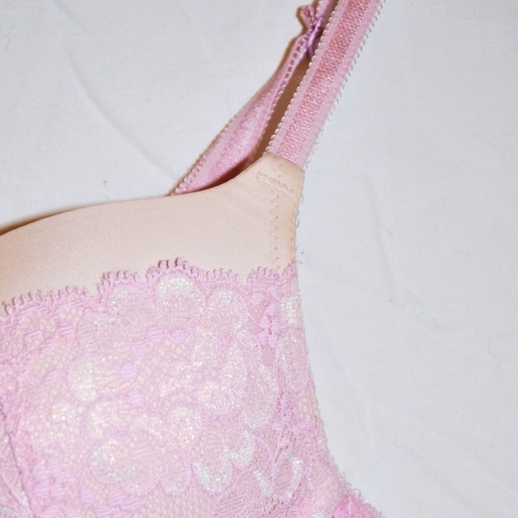 ❤️SOLD❤️ Victoria's Secret Cream Pink Lace Bra - Picture 2 of 5