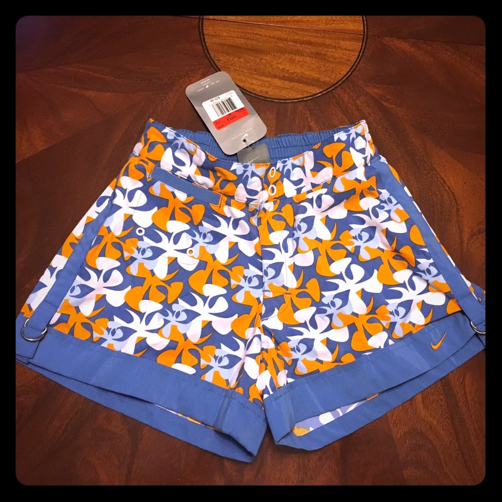 Girls active Nike Shorts Large NWT - Picture 1 of 8