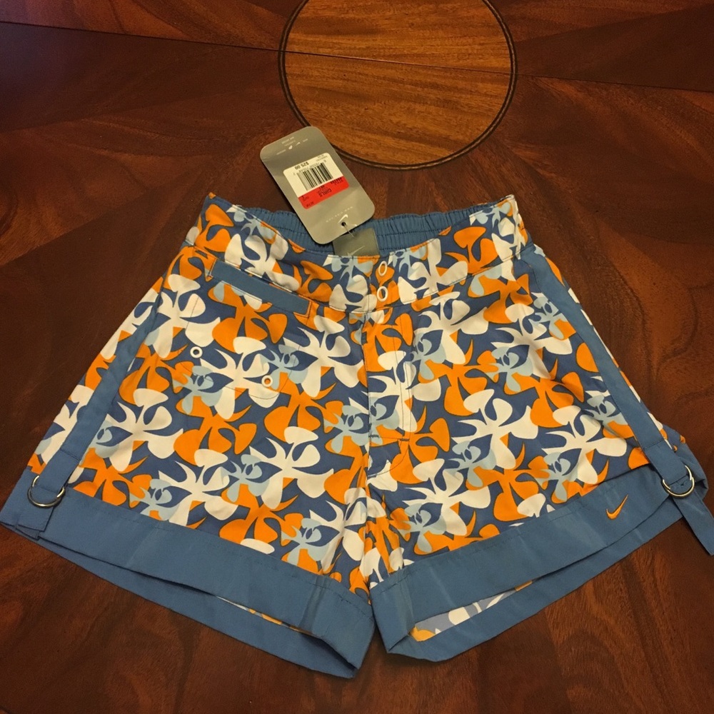 Girls active Nike Shorts Large NWT - Picture 8 of 8
