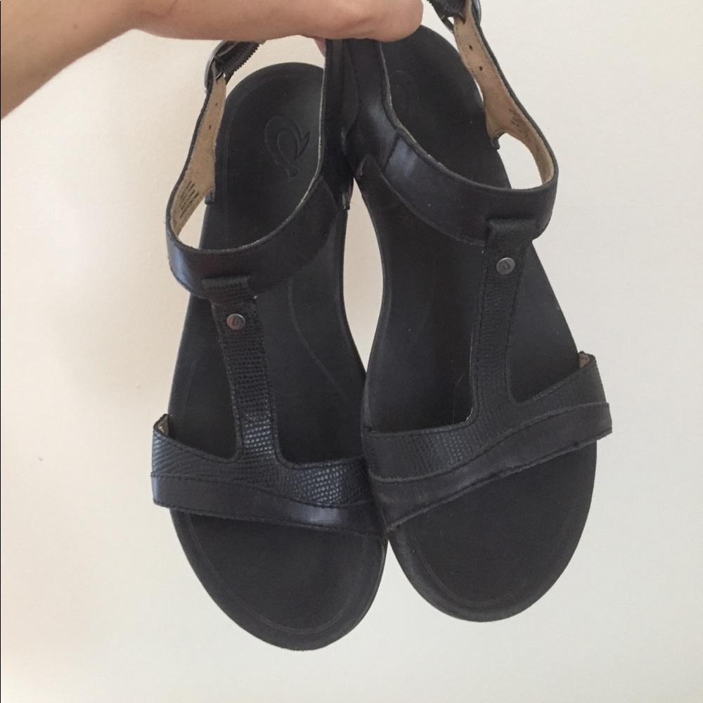 Olukai black leather sandals US 8 /eur 38