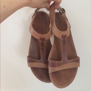 Olukai brown leather Sandals US 8 EU 38 <3