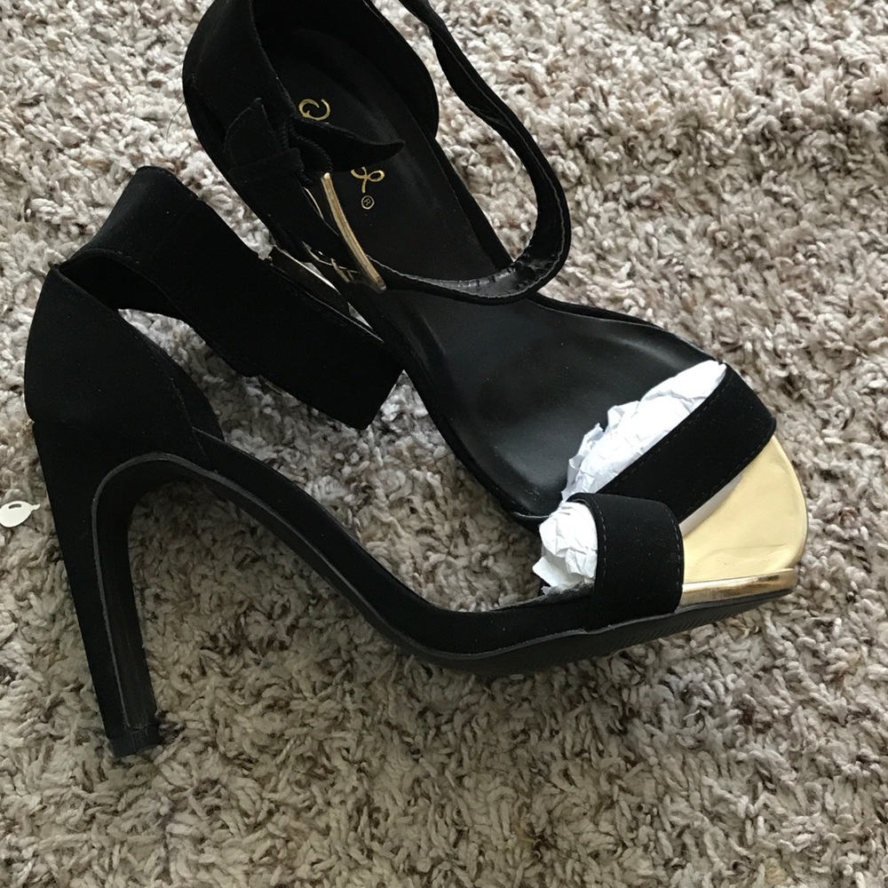 Black and Gold heel