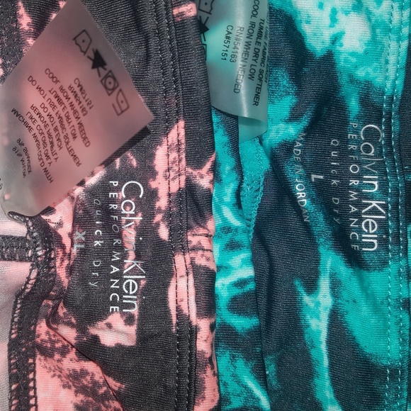 Calvin Klein quick dry performance leggings - Picture 2 of 2