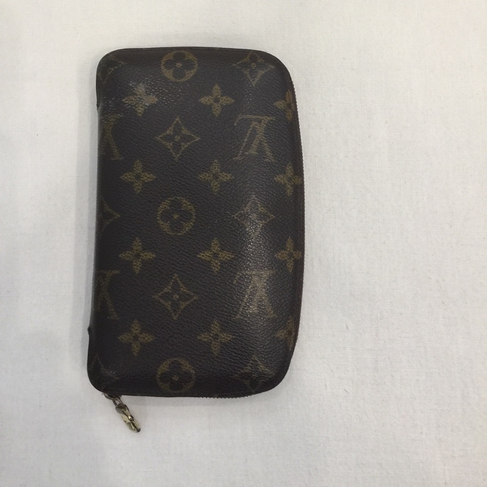 Authentic LV agenda with gold authentic pen