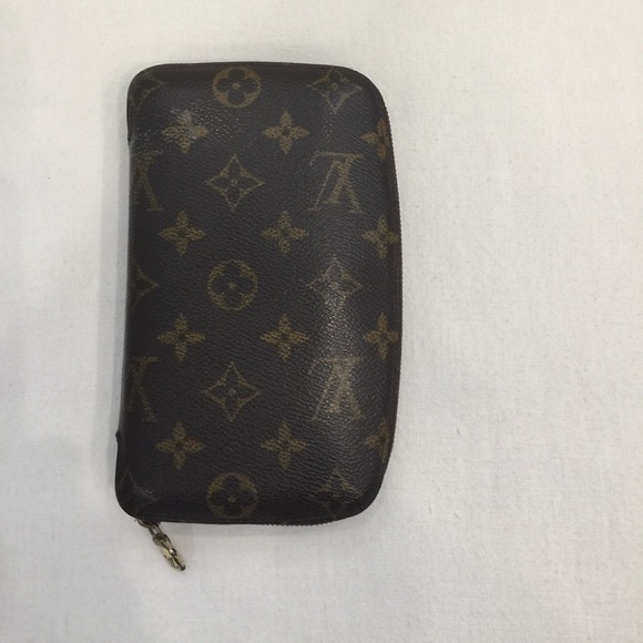 Authentic LV agenda with gold authentic pen - Picture 1 of 2