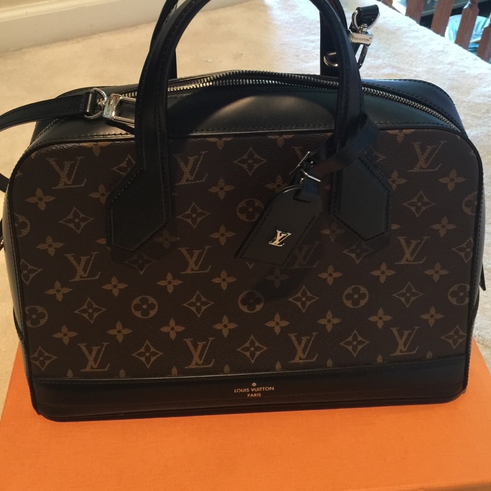Louis Vuitton Dora mm