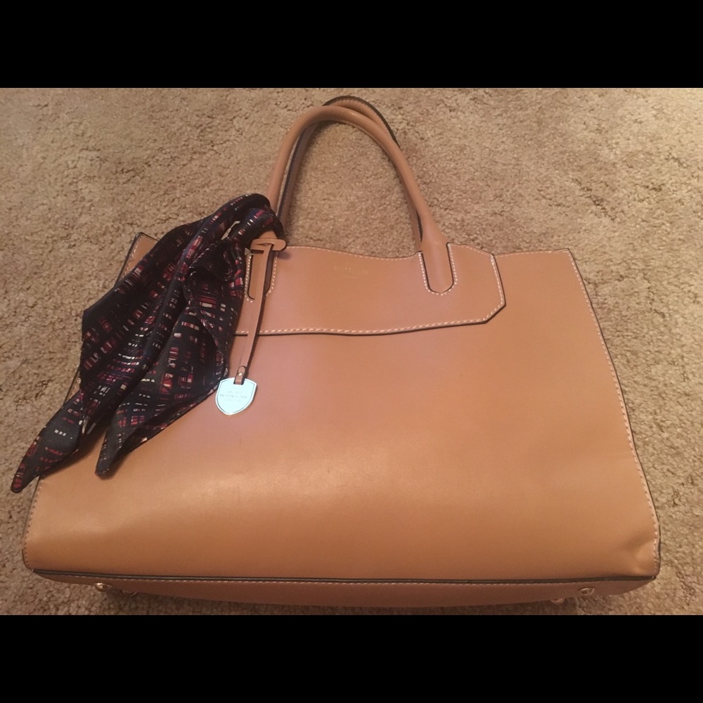 London Fog Purse (tan)