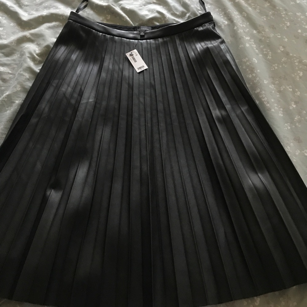 Black faux leather pleated skirt