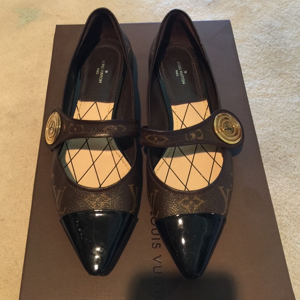 Louis Vuitton flats size 39