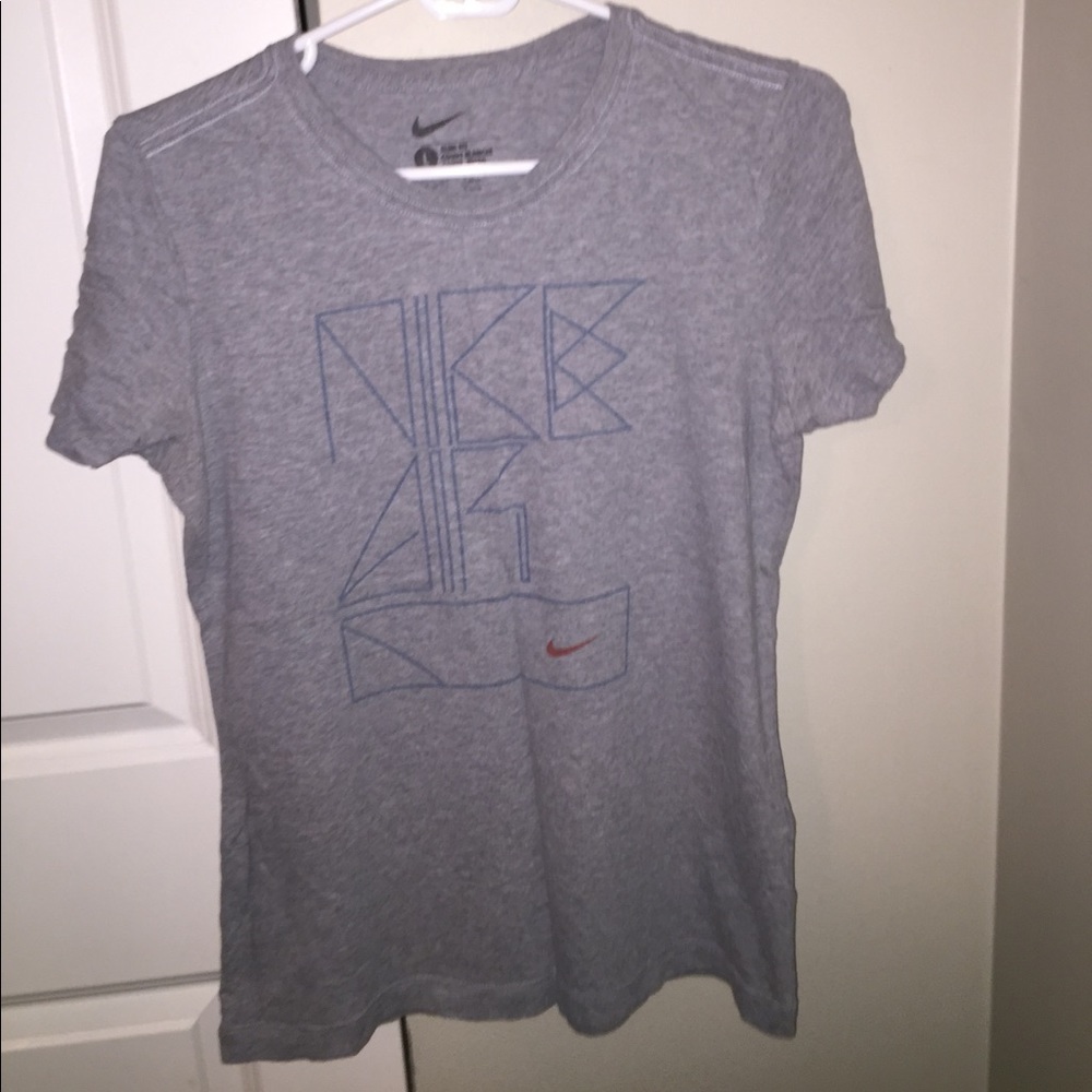 Women's gray Nike t shirt