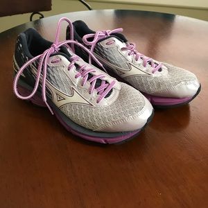 Mizuno Wave Rider 19