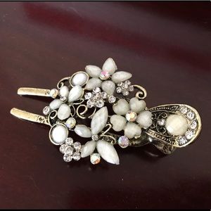 Gorgeous Vintage style clip